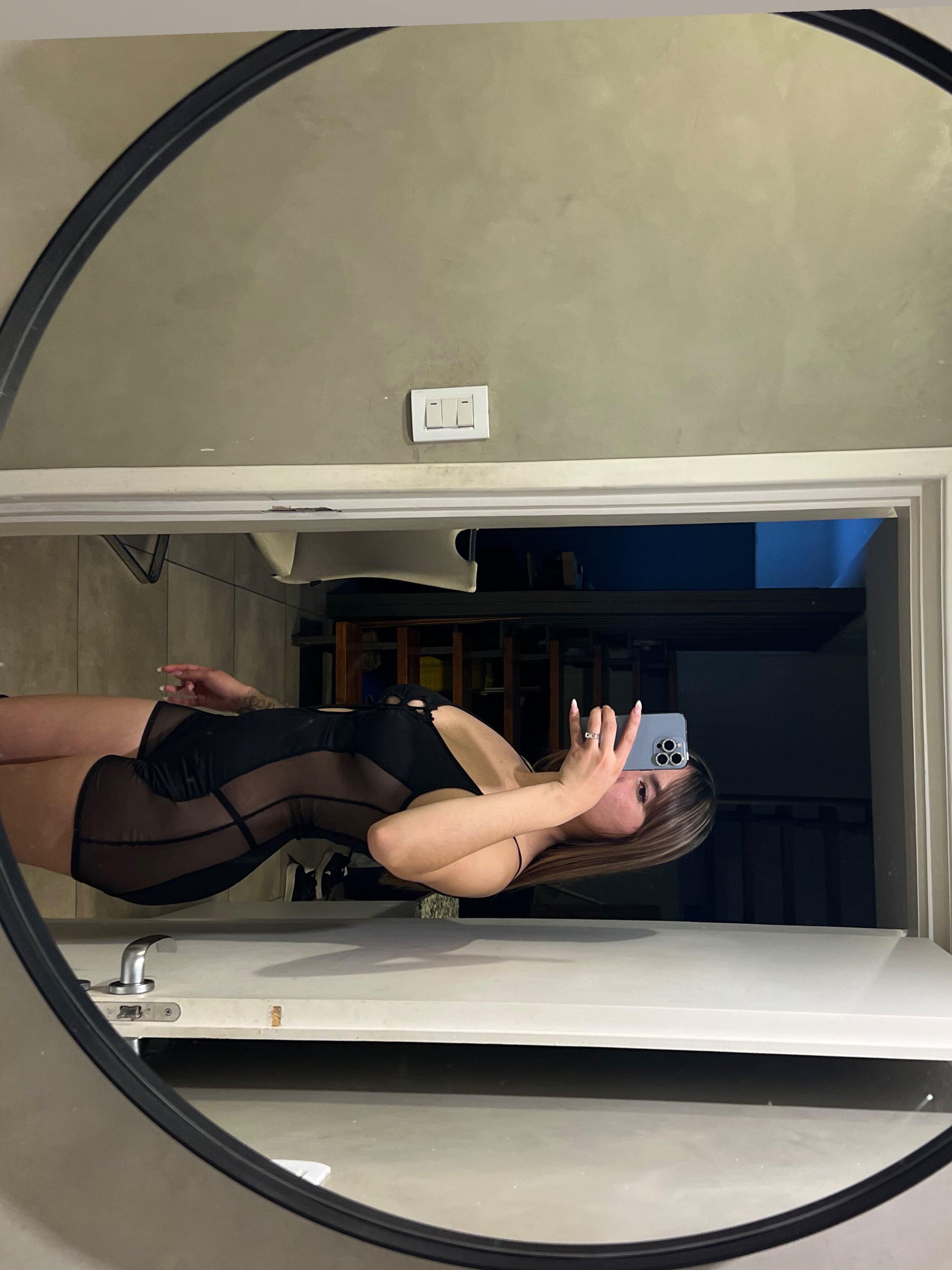 Abril OnlyFans header