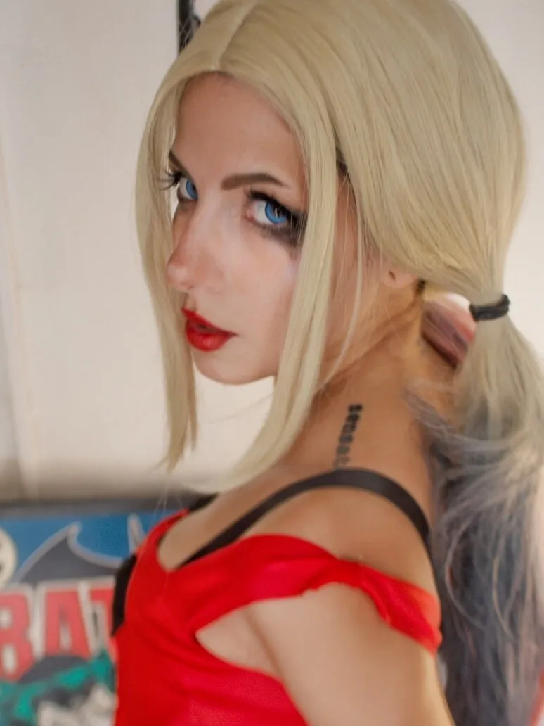 DOX ✨ your favorite virtual character