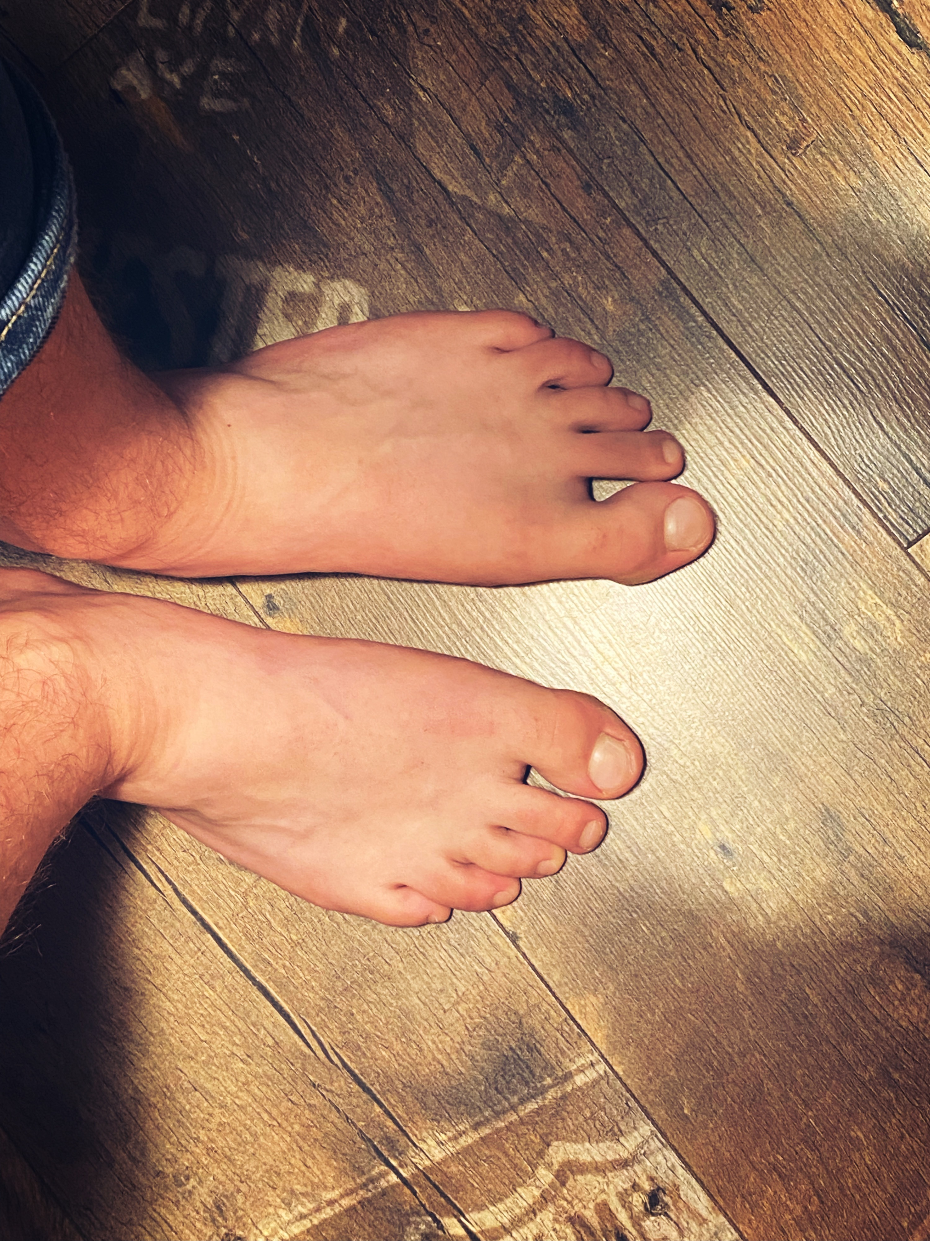 a guys feet OnlyFans