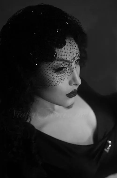 Mistress Fiori | Free