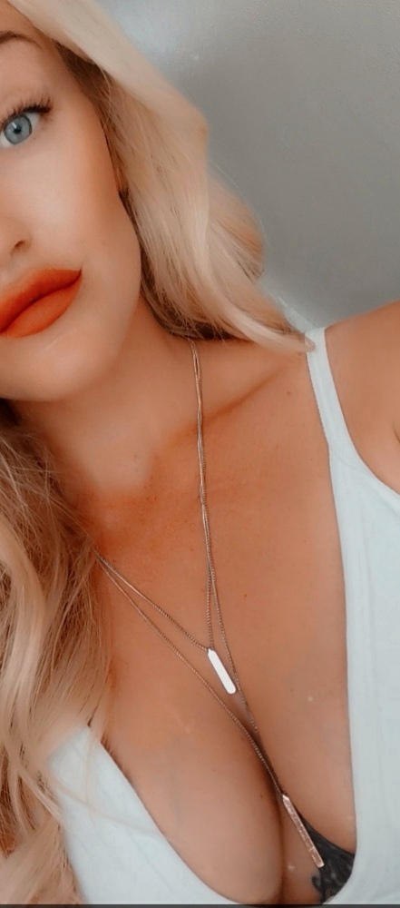 Sisi OnlyFans header