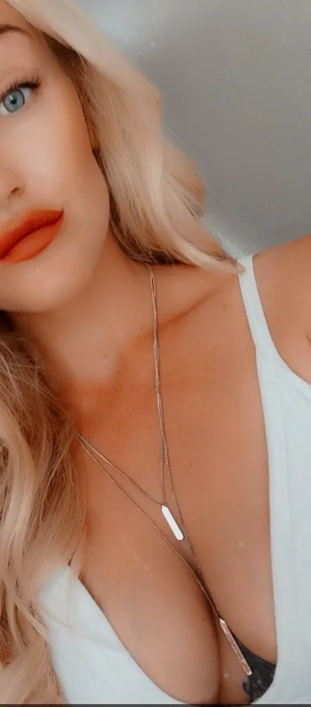 Sisi OnlyFans header