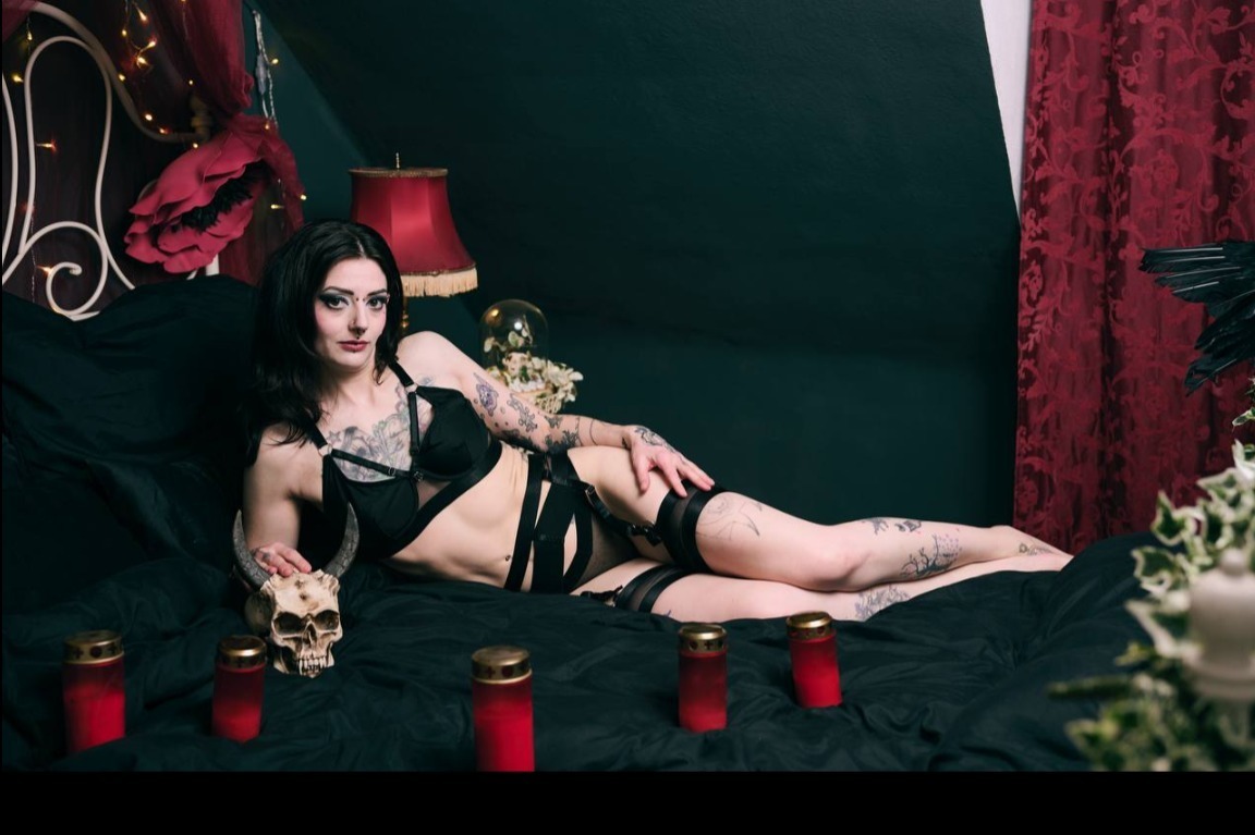 Ophelia OnlyFans header