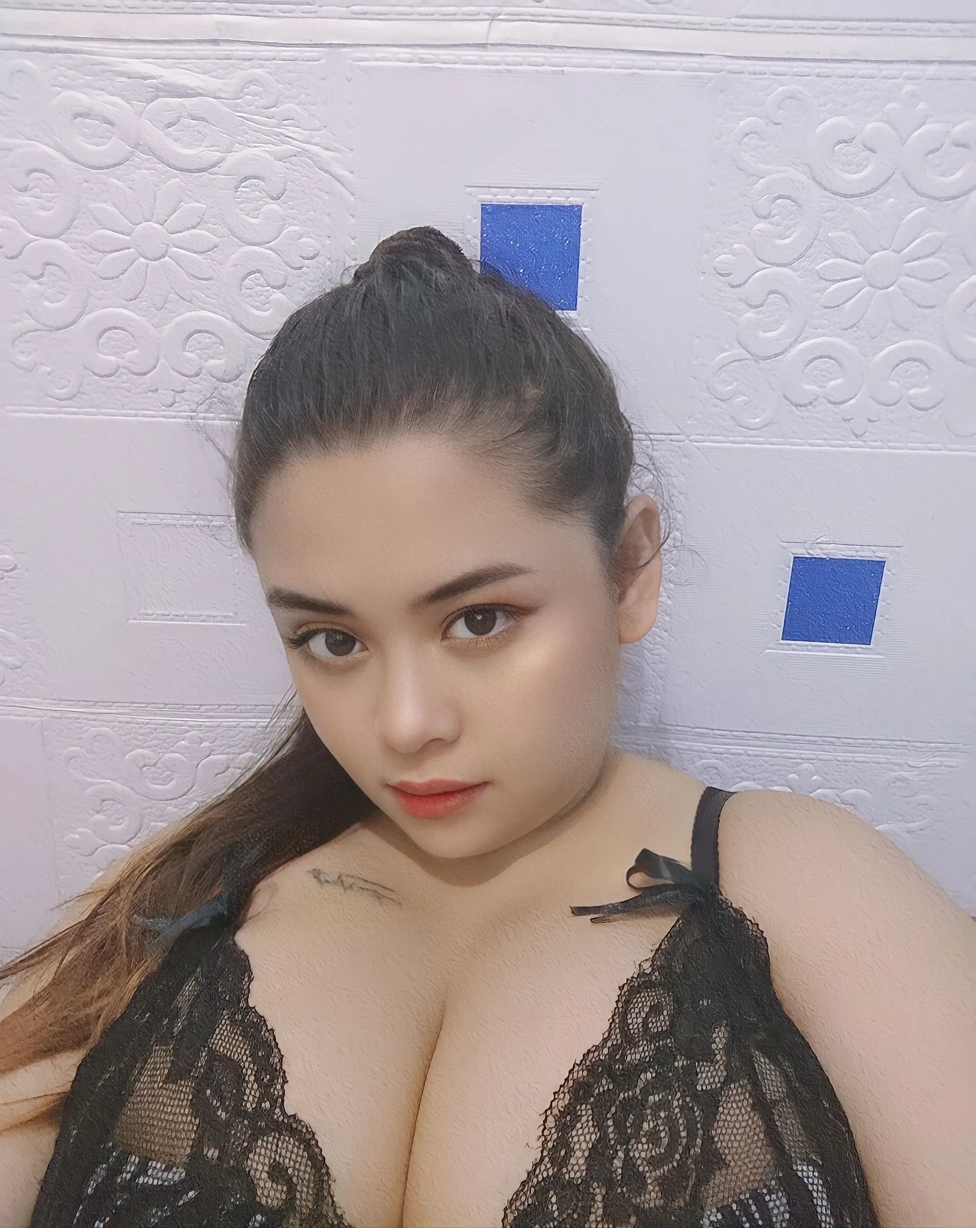 Ouchiee OnlyFans header
