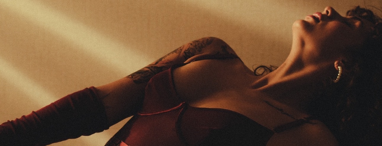 QUEEN V 🦋 OnlyFans header