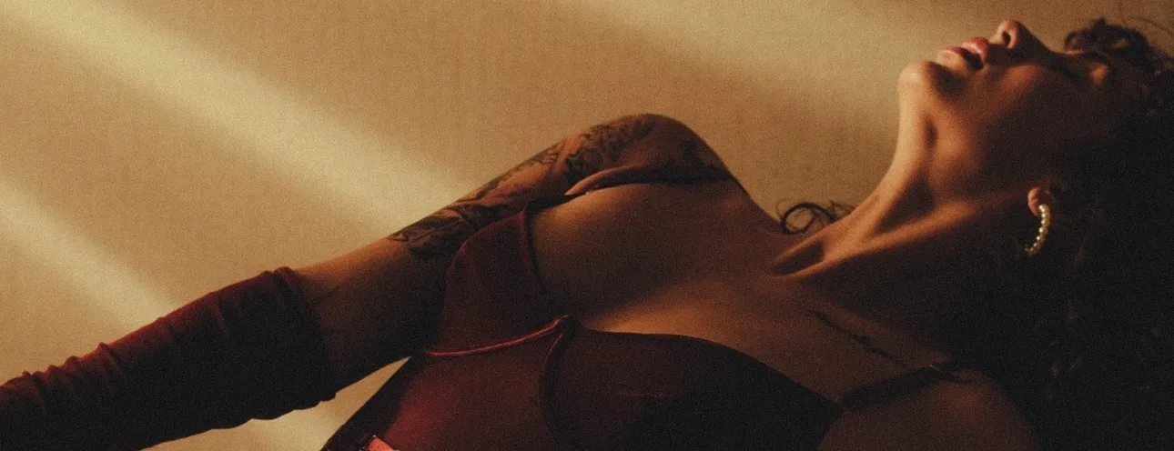 QUEEN V 🦋 OnlyFans header