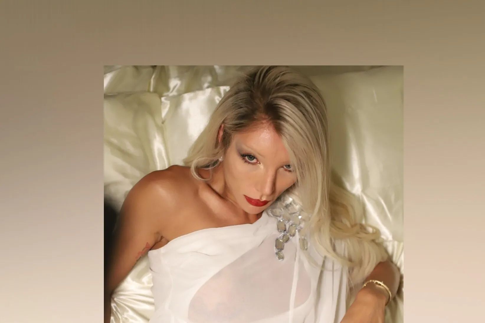 Roberta Cortes TS OnlyFans header