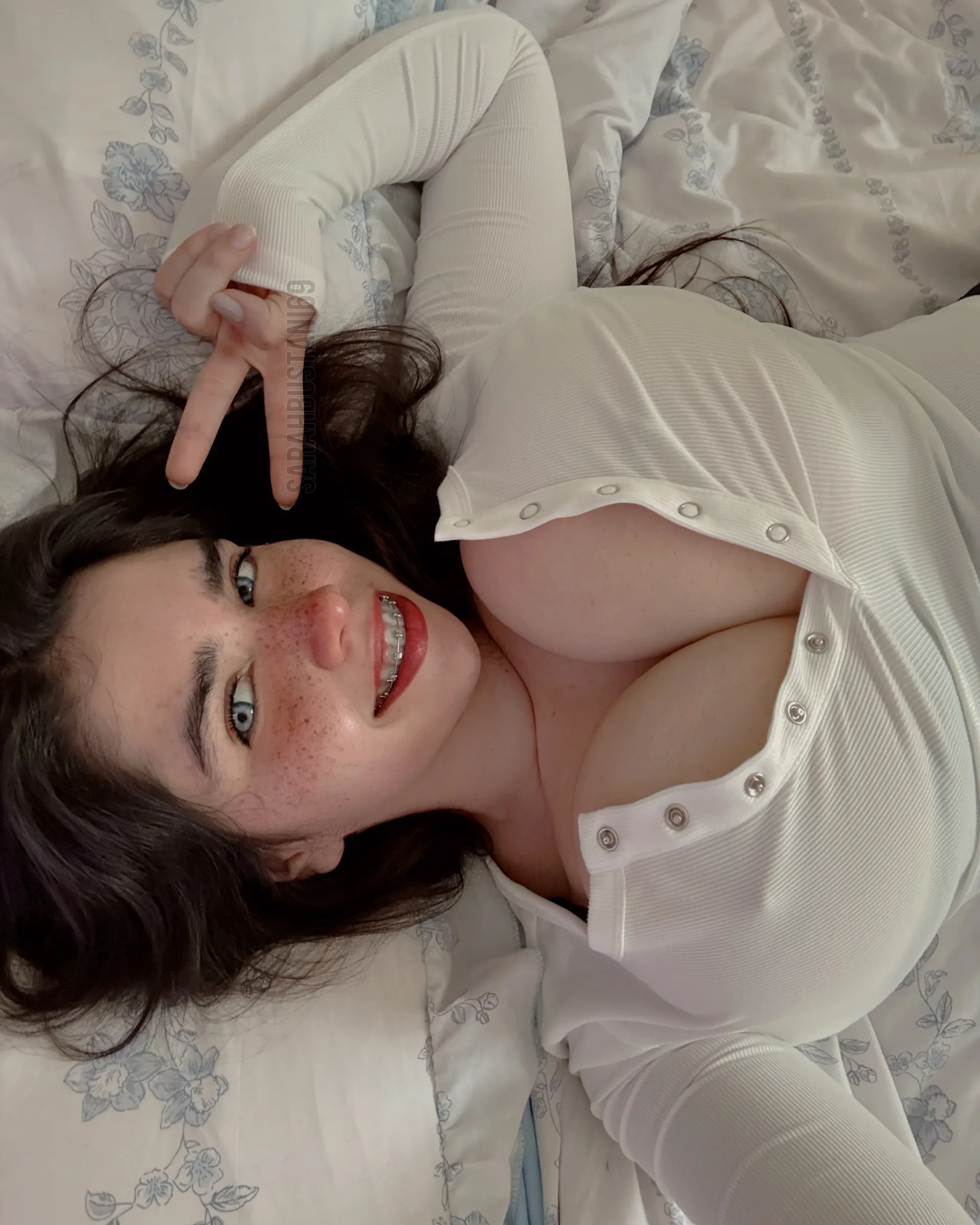 Sara Bustani OnlyFans header