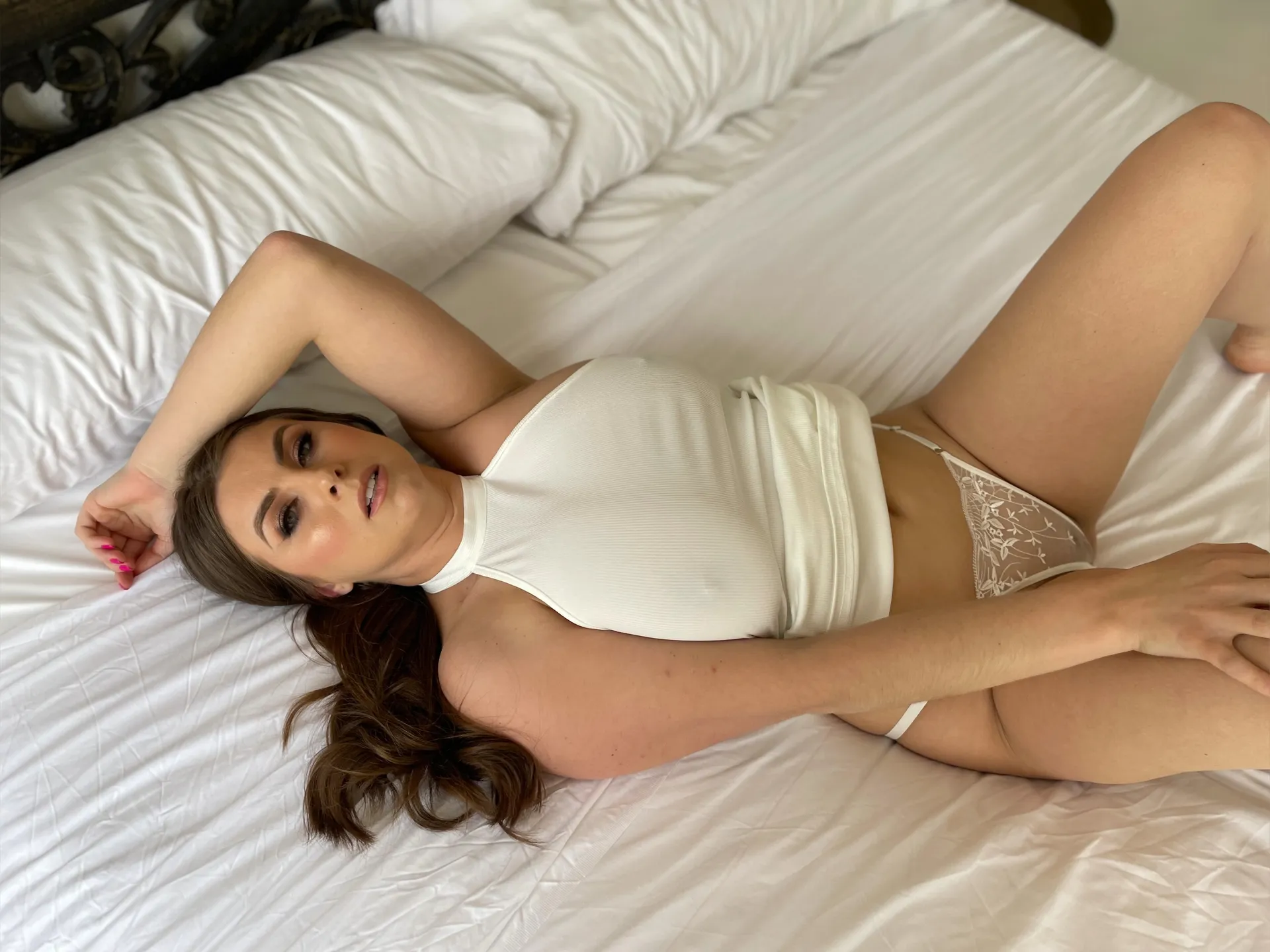 SARAH MCDONALD / NEWLY SINGLE OnlyFans header