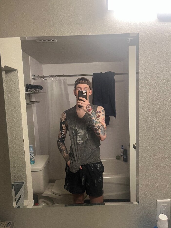 Skinnytatts OnlyFans