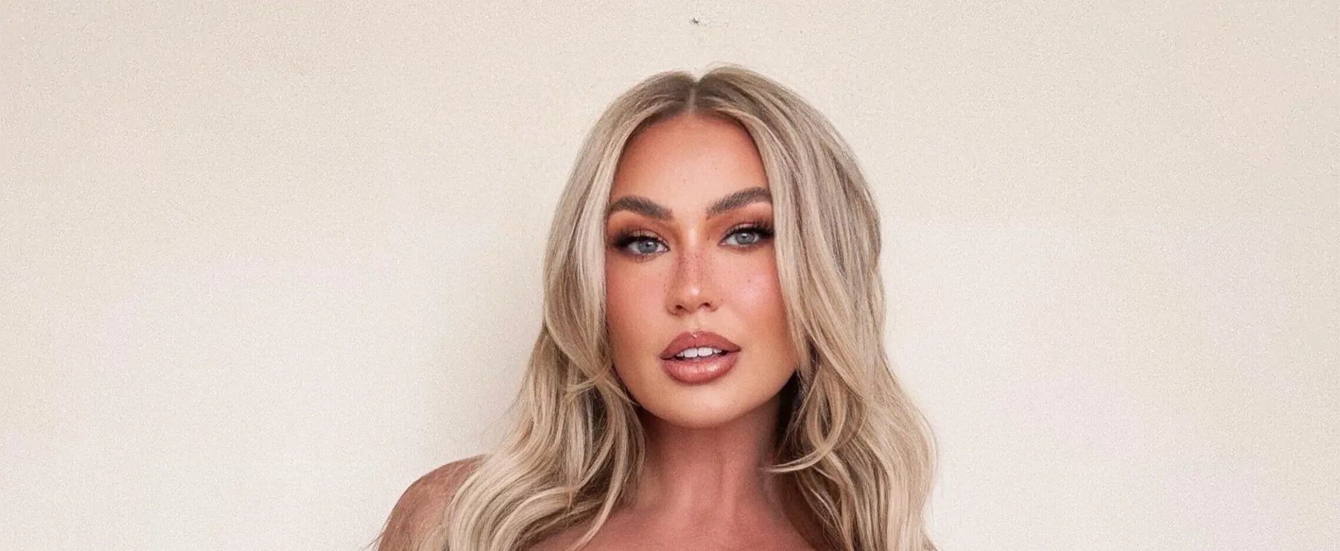 Sophie Reade OnlyFans header