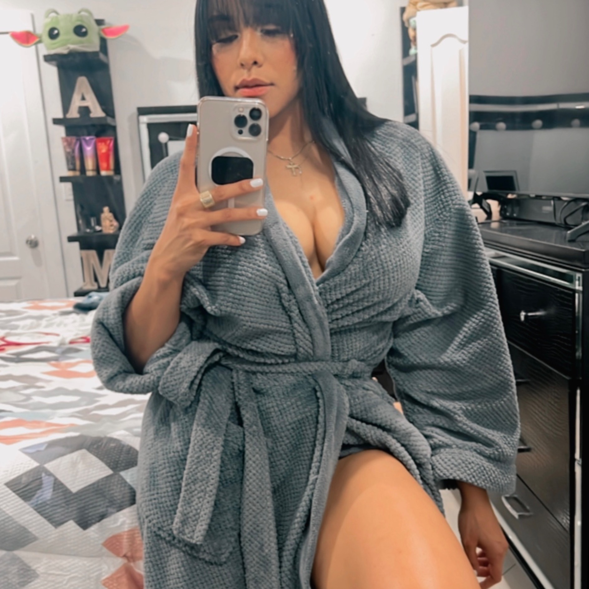 Yuridia OnlyFans header