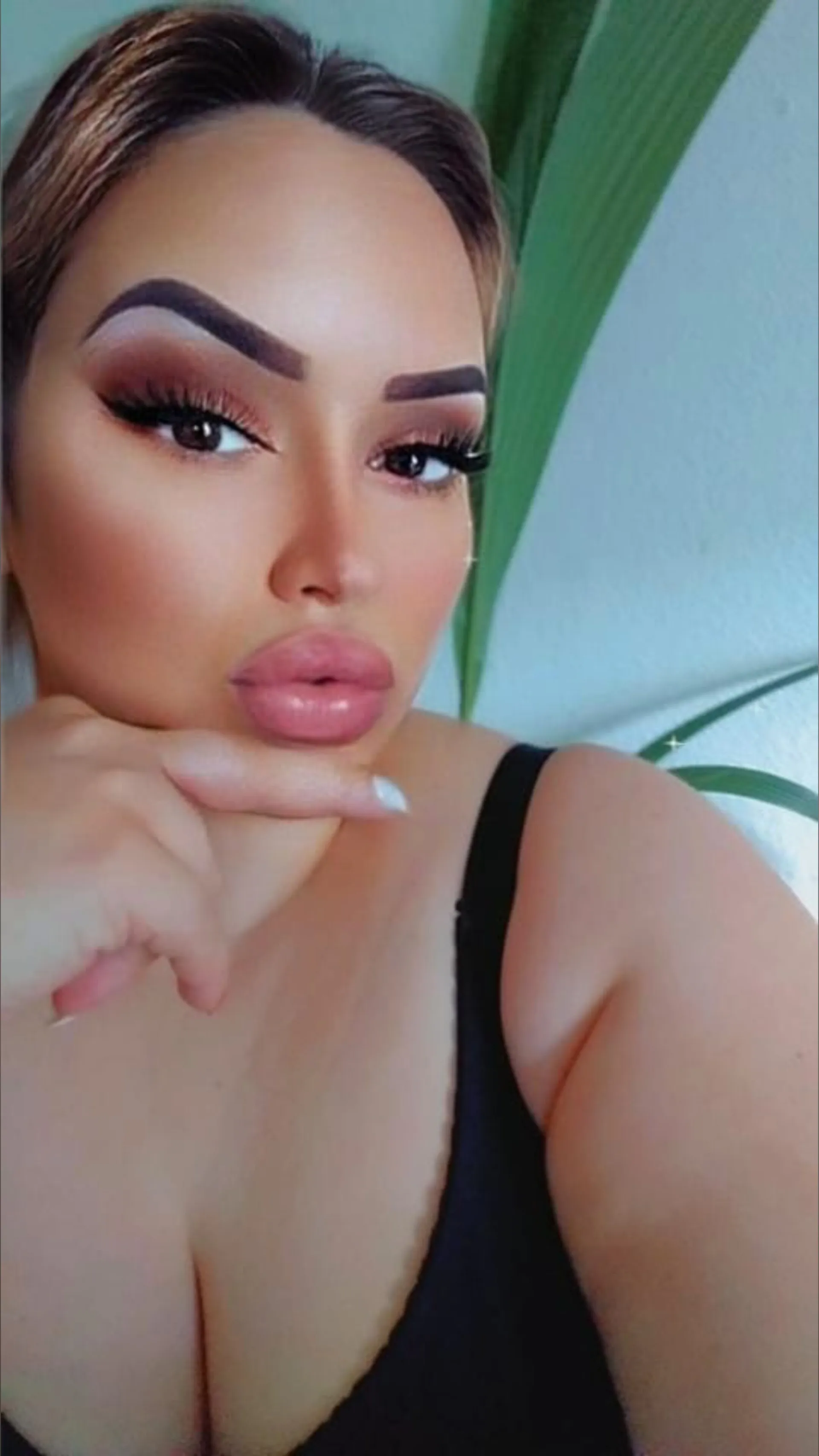 __.V.__ELLYX.__ OnlyFans header