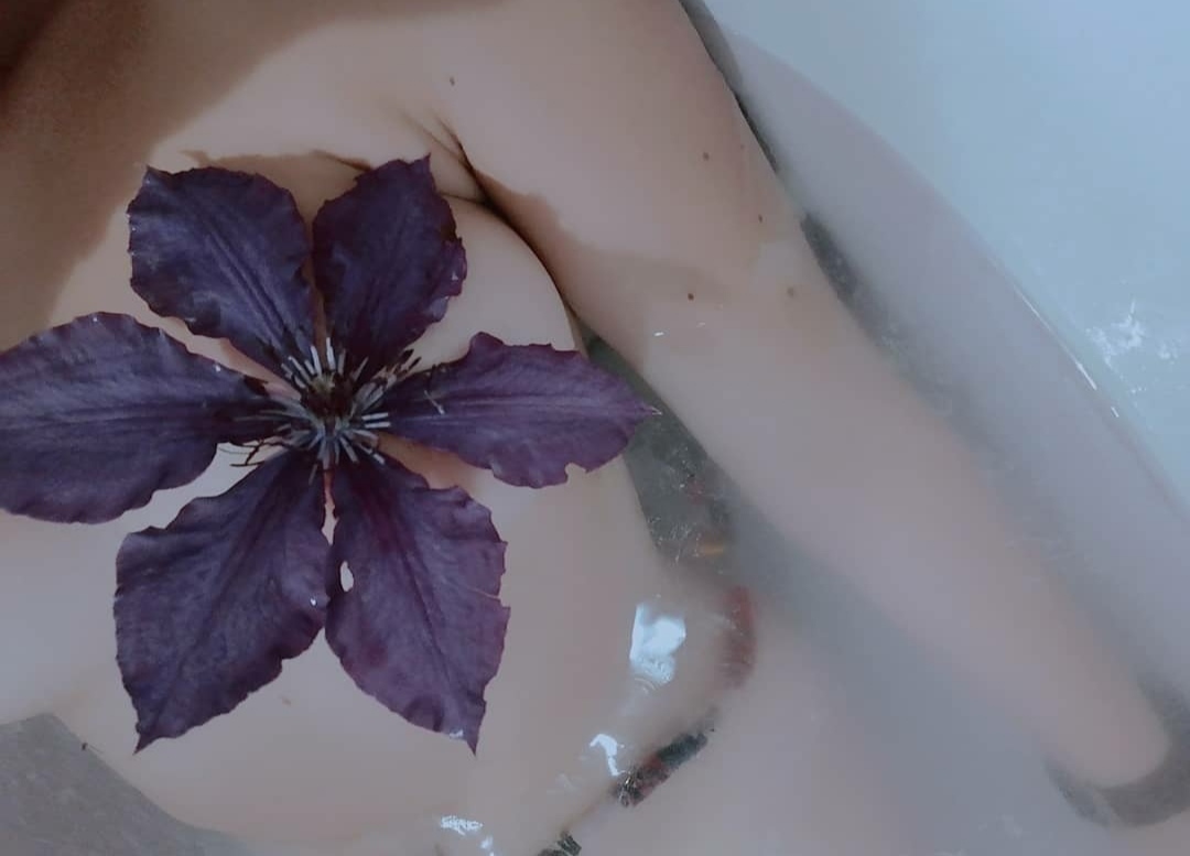 V'ala OnlyFans header