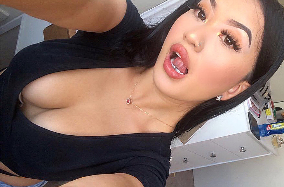 VAJOYNAS OnlyFans header