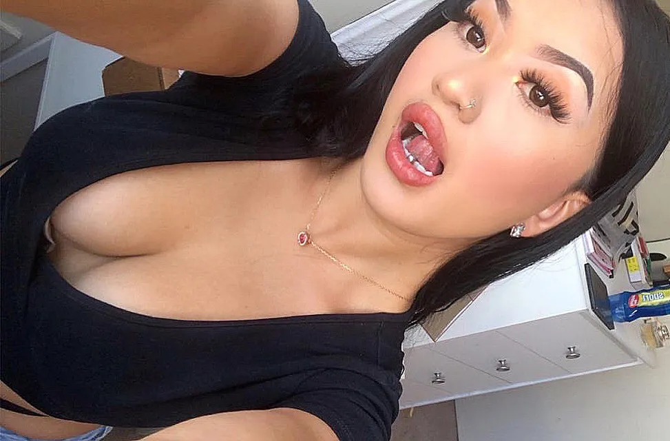 VAJOYNAS OnlyFans header