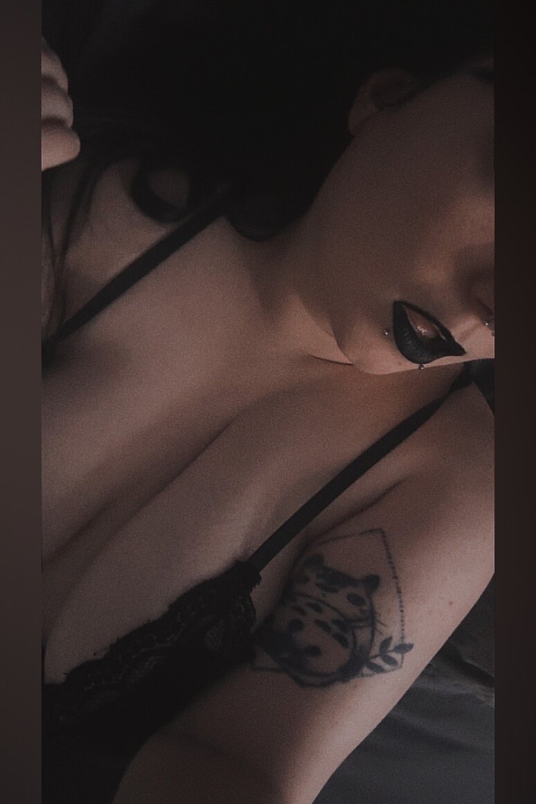 Valentyne OnlyFans header