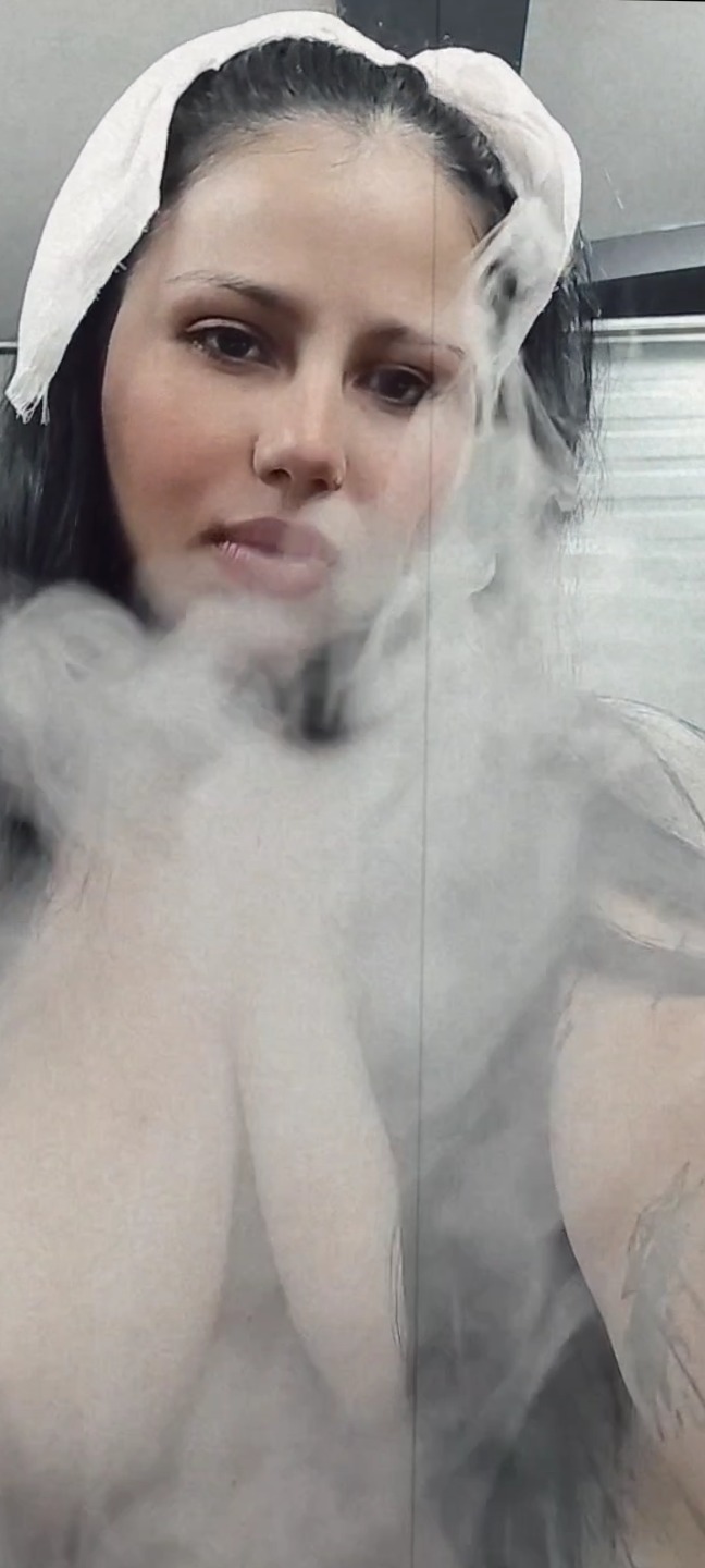 @valeria_san OnlyFans header