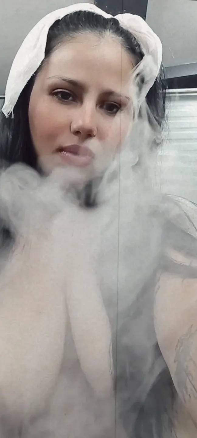 @valeria_san OnlyFans header