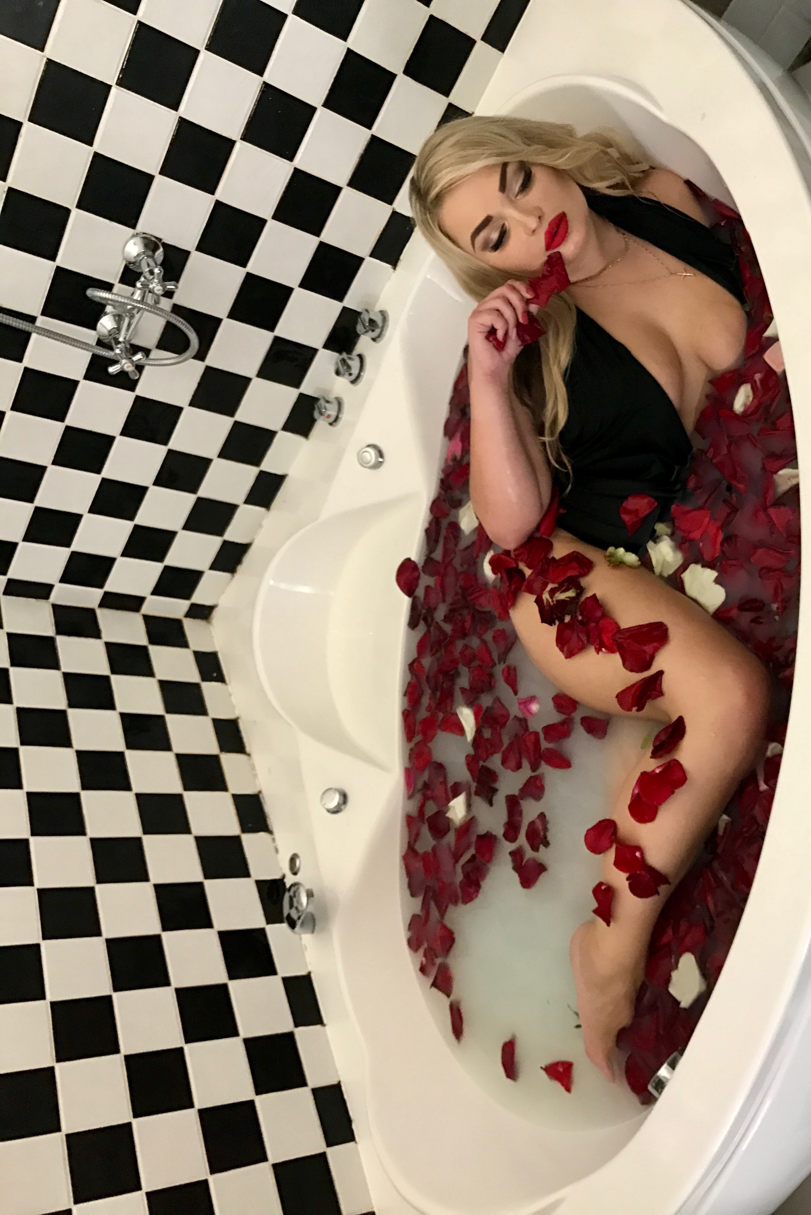 Bella OnlyFans header