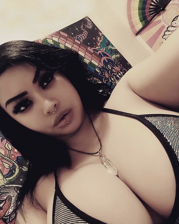 Vanessa Fiore OnlyFans header