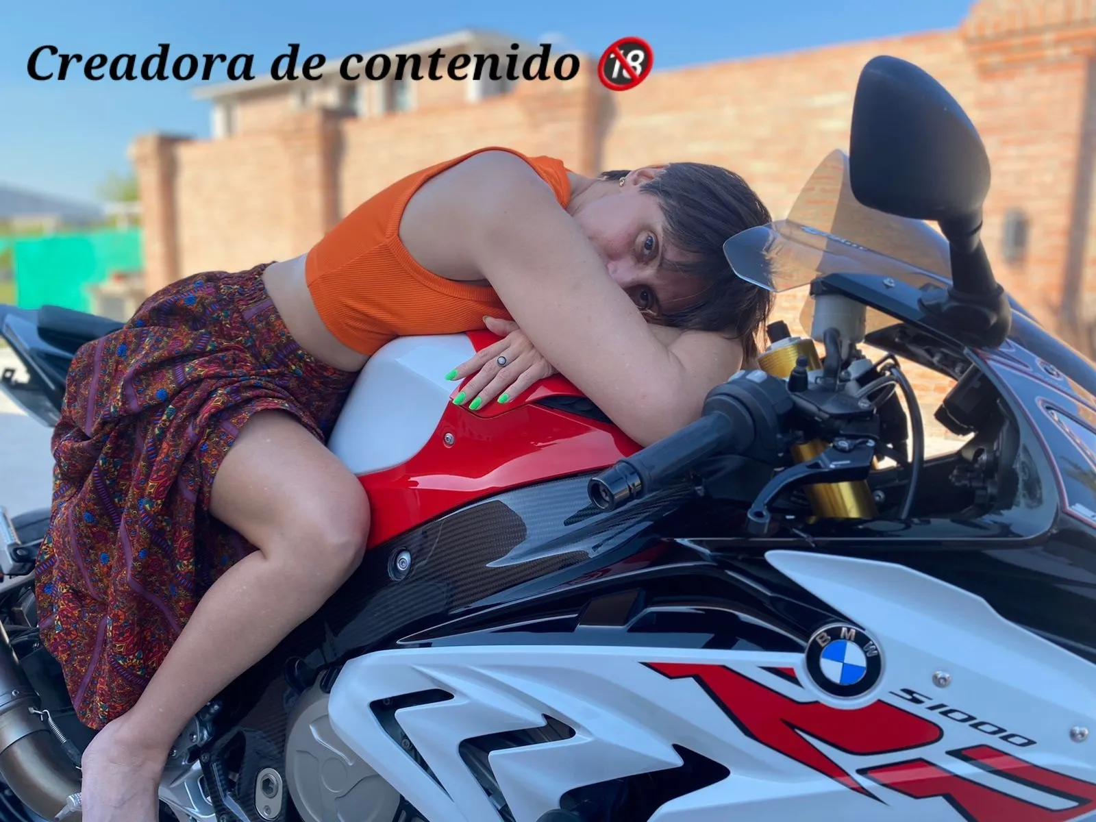 VANIA MILO OnlyFans header