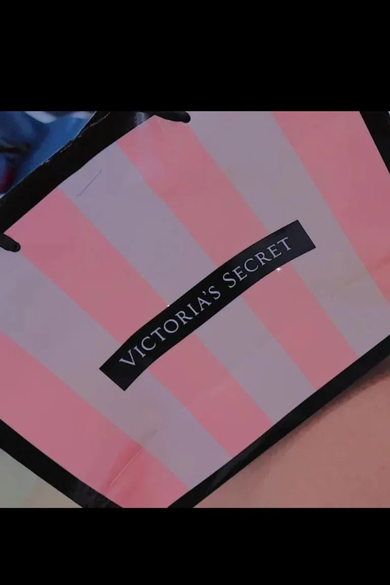 Vania 🌸 OnlyFans header