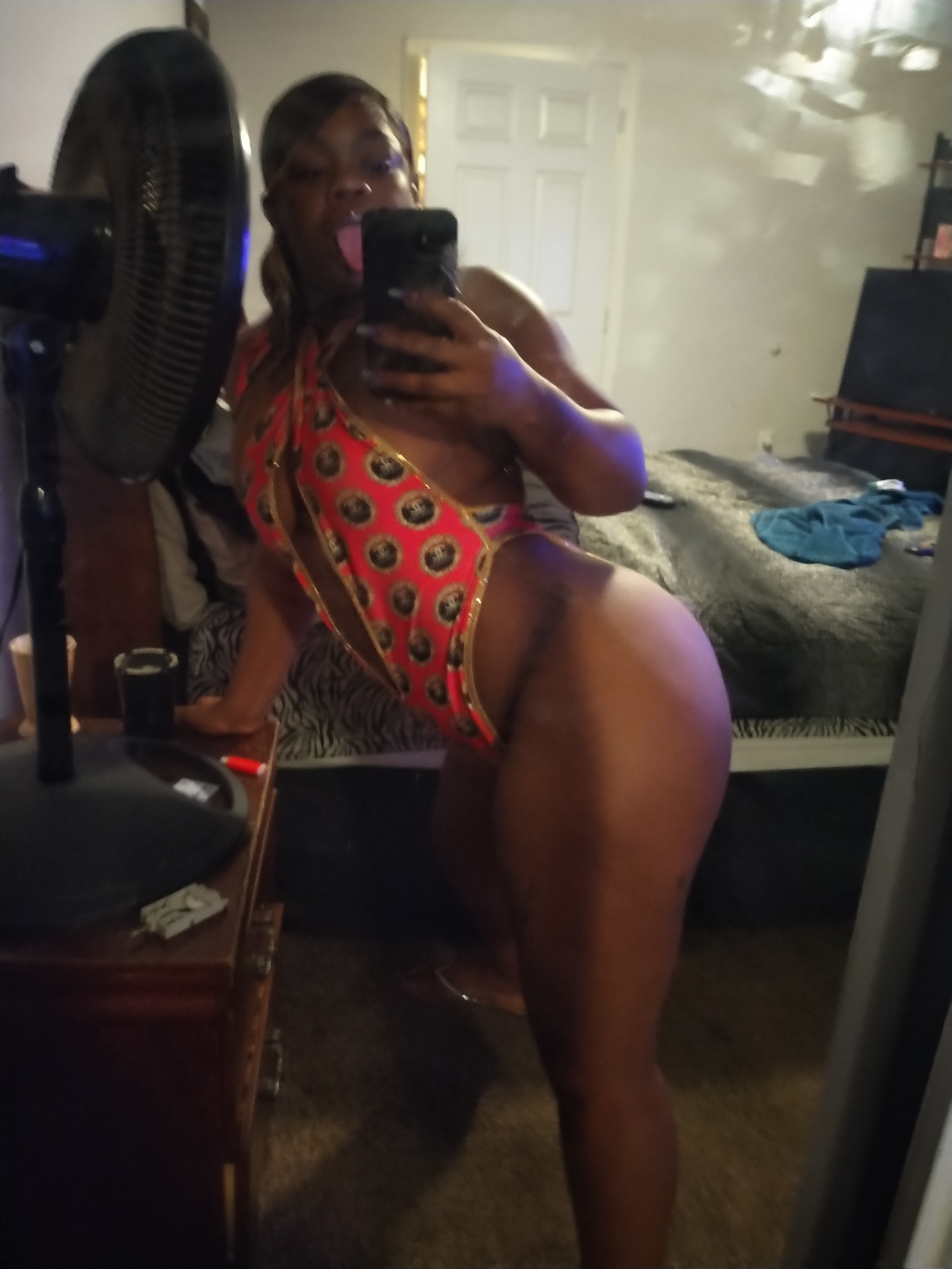 VeeVee OnlyFans header