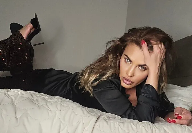 Veronica Vanoza cover