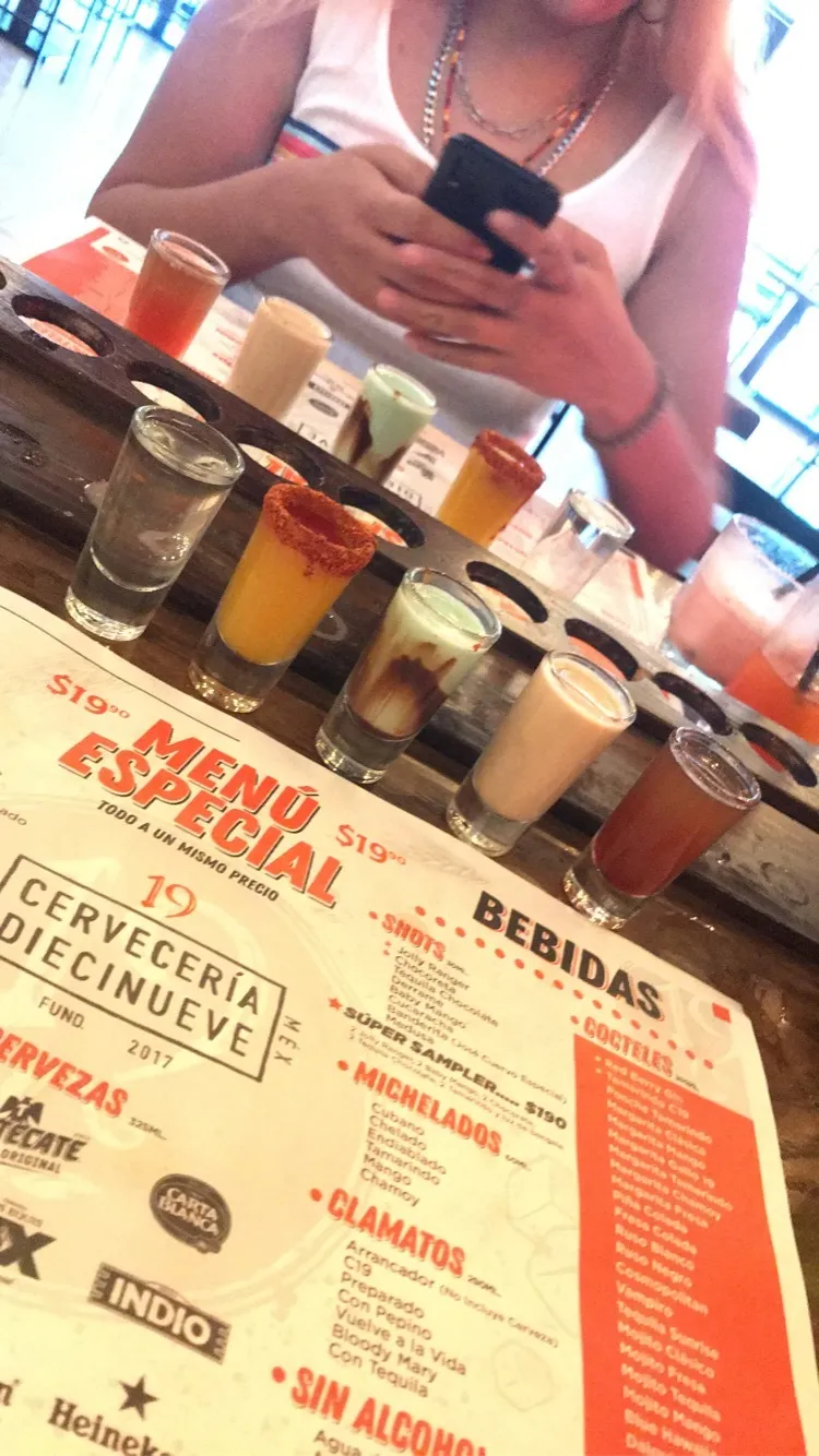 Vianey OnlyFans header