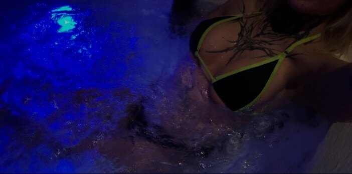 Vick 🤍 OnlyFans header