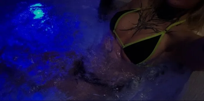 Vick 🤍 OnlyFans header