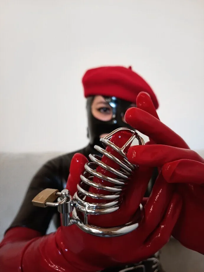 𝑽𝒊𝒄𝒕𝒐𝒓𝒊𝒂 • 𝑭𝒆𝒕𝒊𝒔𝒉 𝑸𝒖𝒆𝒆𝒏