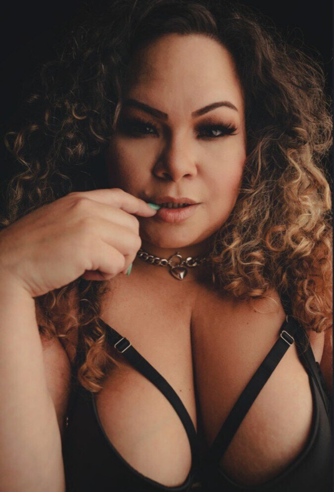 Vicky Plush OnlyFans