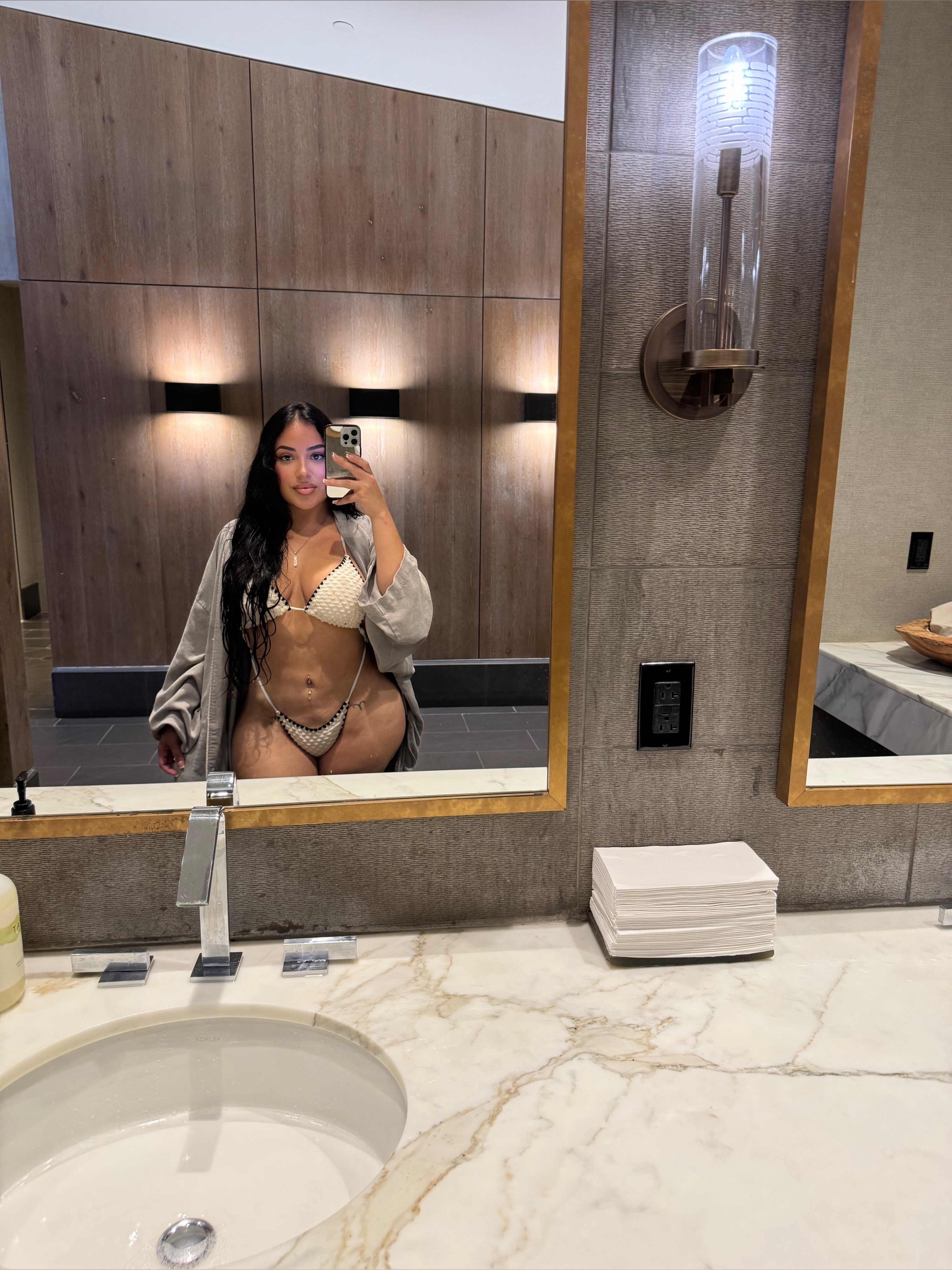 Victoria J OnlyFans header