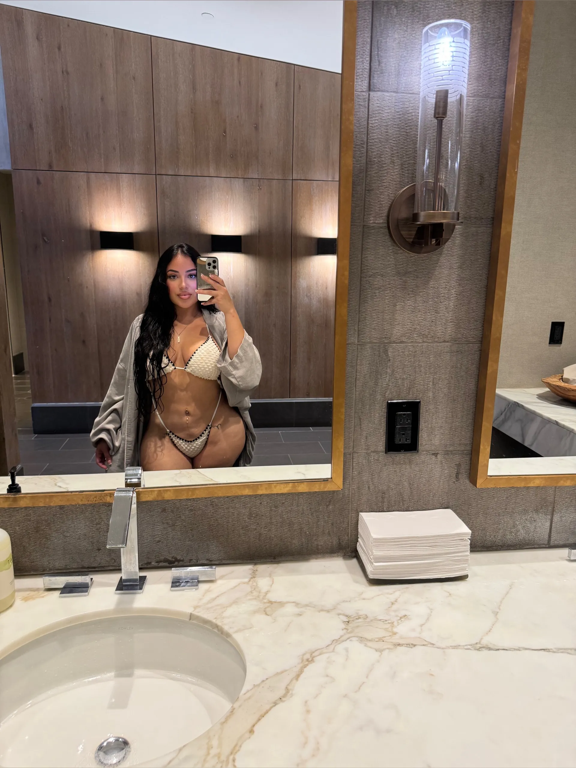 Victoria J OnlyFans header