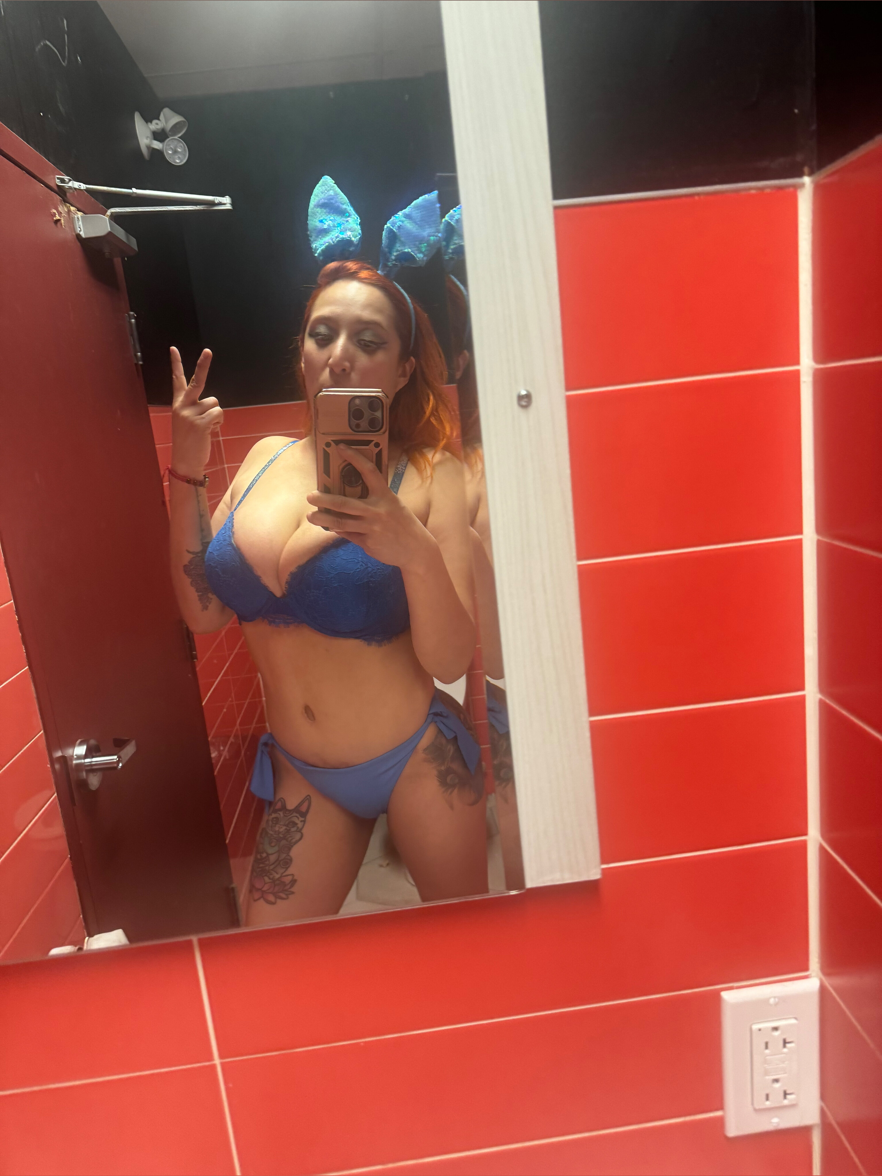 Victoria Queen OnlyFans header