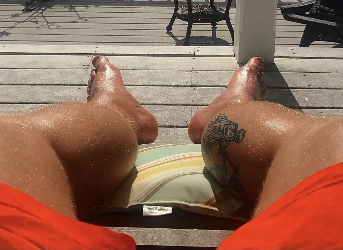 Vikingfeet_and_Treetrunkcalves