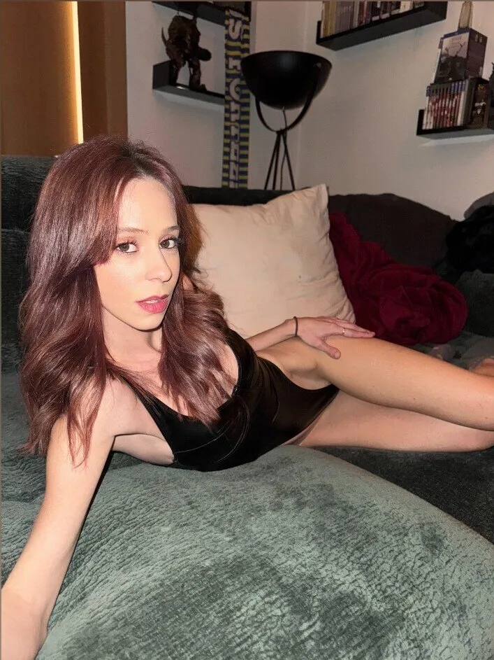 VikyVegas OnlyFans header