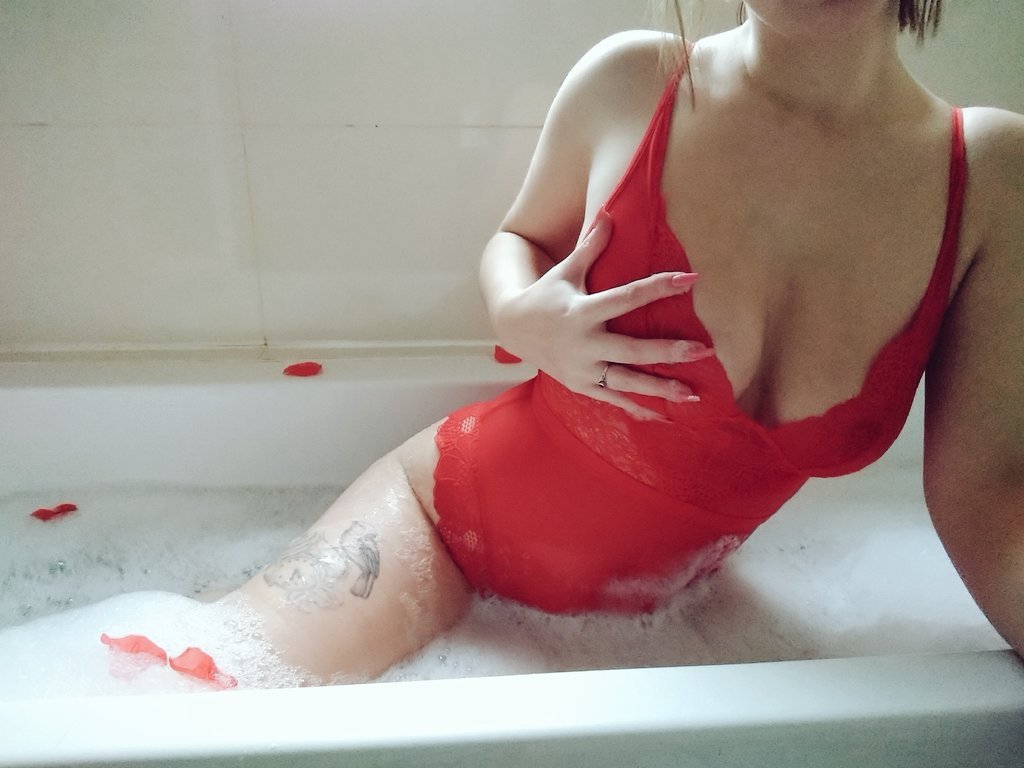 Vi ✨ OnlyFans header