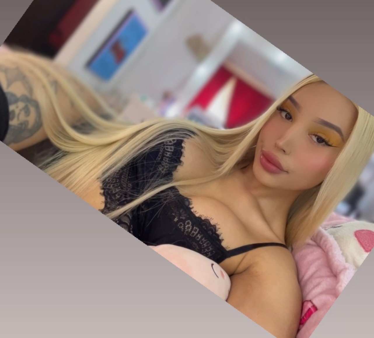 Violet Navarro 🪻✨ OnlyFans header