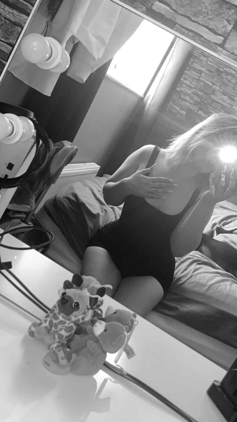 VivianWest OnlyFans header