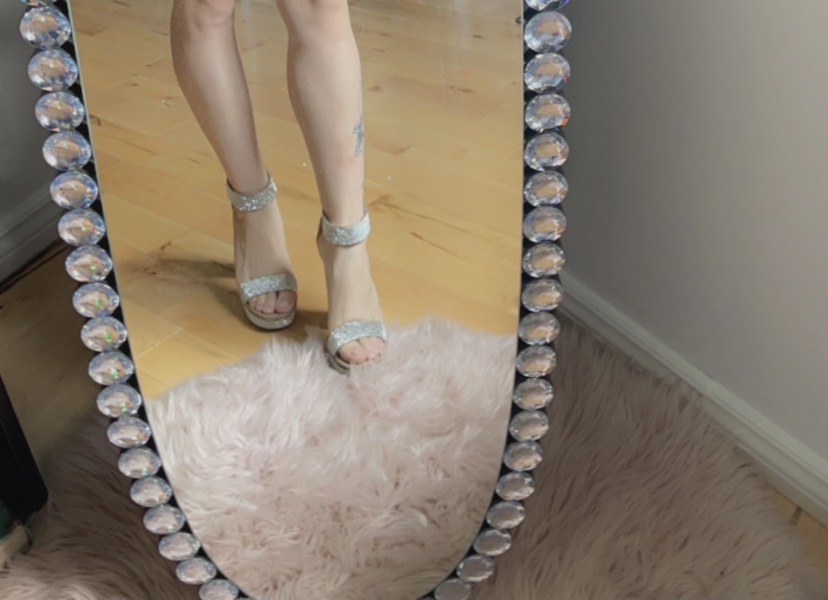 vivi OnlyFans header