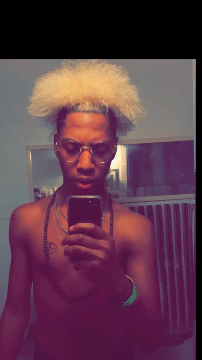 What pulls my feet OnlyFans header