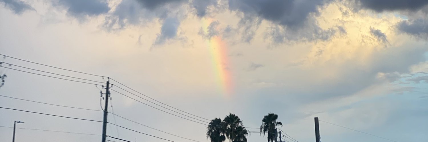 のesirae OnlyFans header