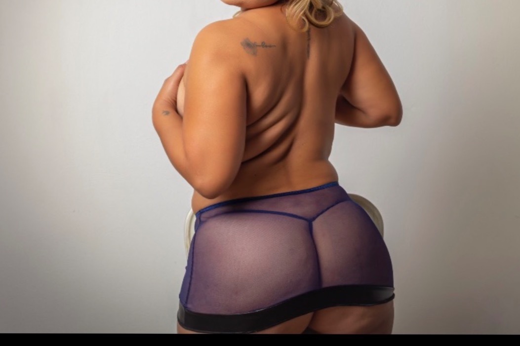 Beth Sáez OnlyFans header