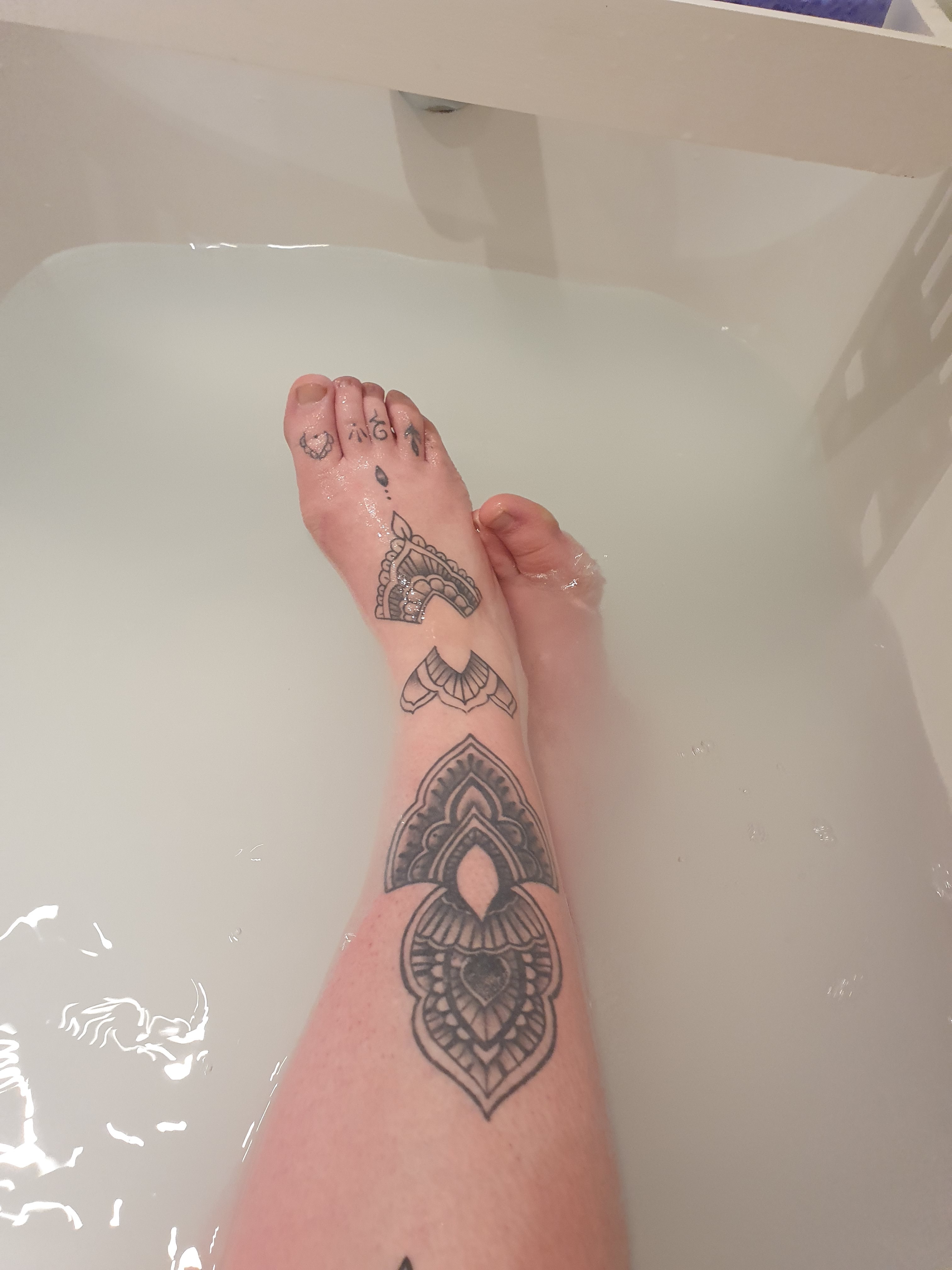 caroline alderson OnlyFans header