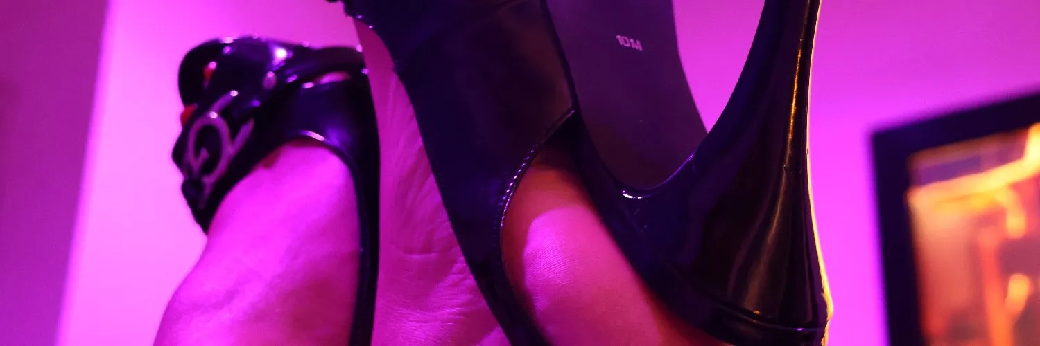 Worship my feet please OnlyFans header