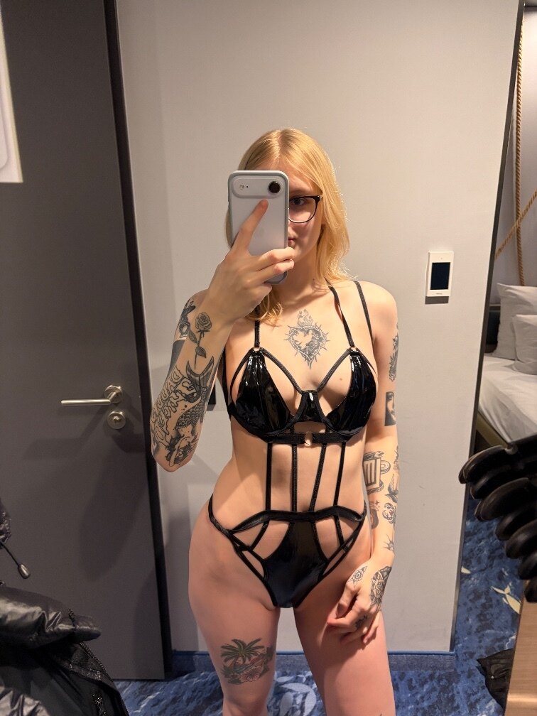 BlondGermanDoll OnlyFans header