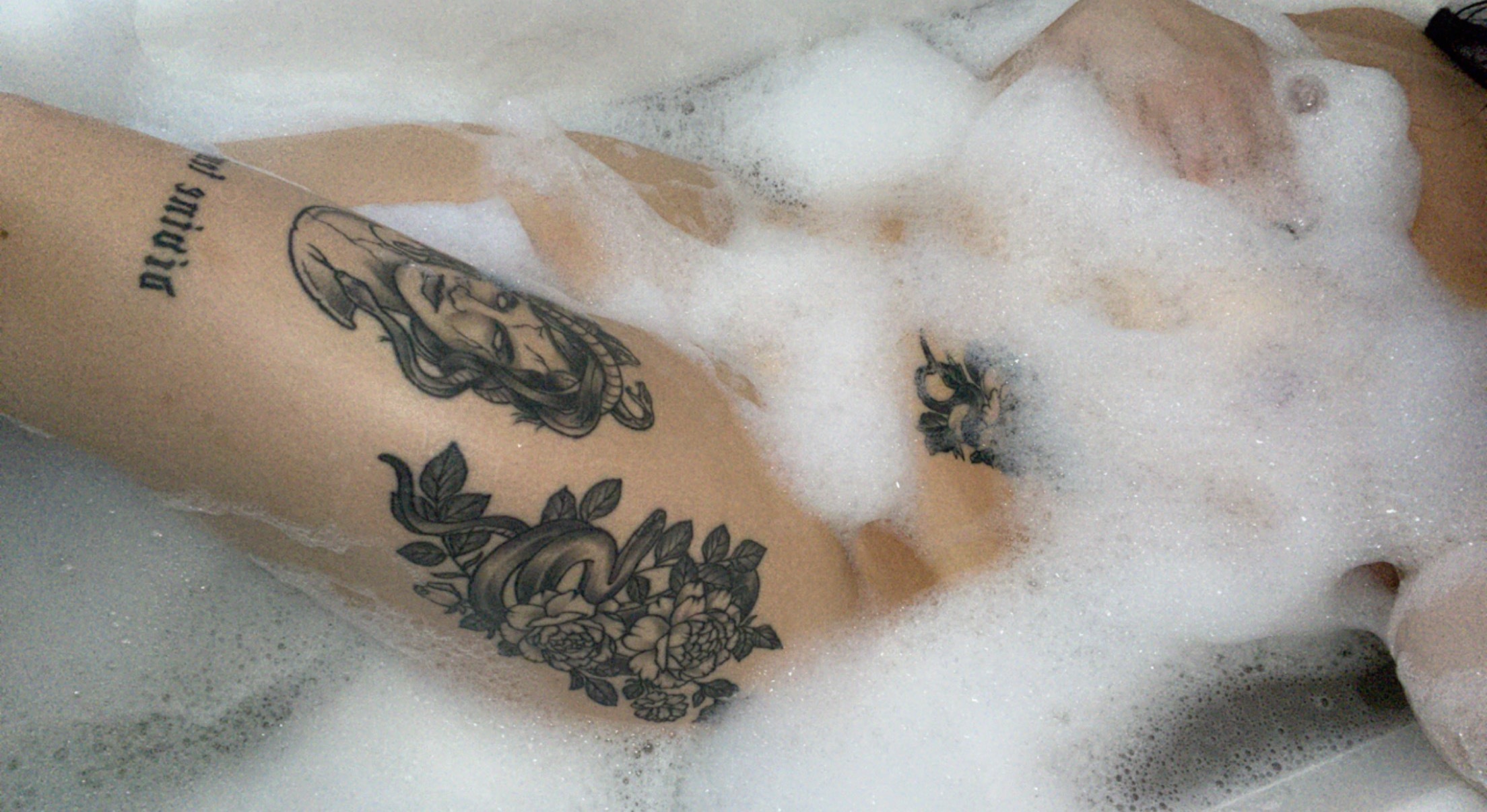 J 🖤 OnlyFans header